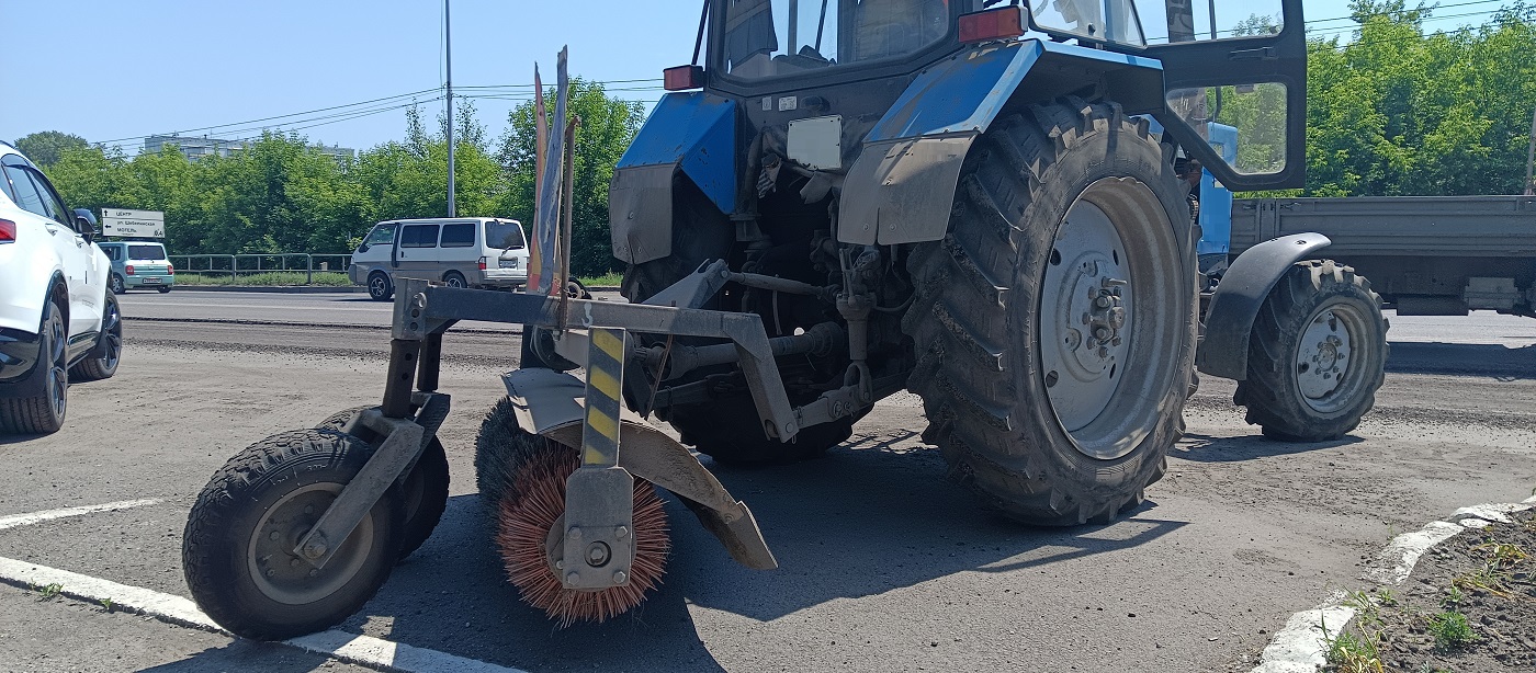 Услуги трактора с щеткой МТЗ в Горнозаводске